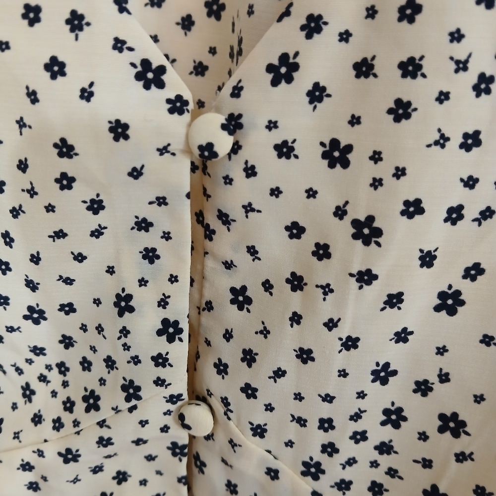 Levis Plus-sized Yellow Blouse With Black Flowers Button Front Babydoll  Cottage - Picture 6 of 9